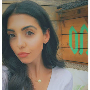 Meet your Posher, Cassandra